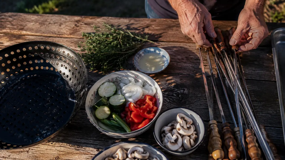 Grill Wok vs Skewers: Which Is Better for Grilling Vegetables